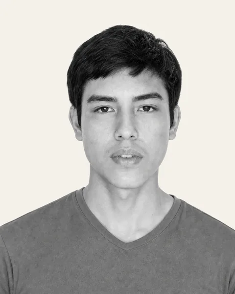 Editorial monochrome portrait of Jezer Rázuri